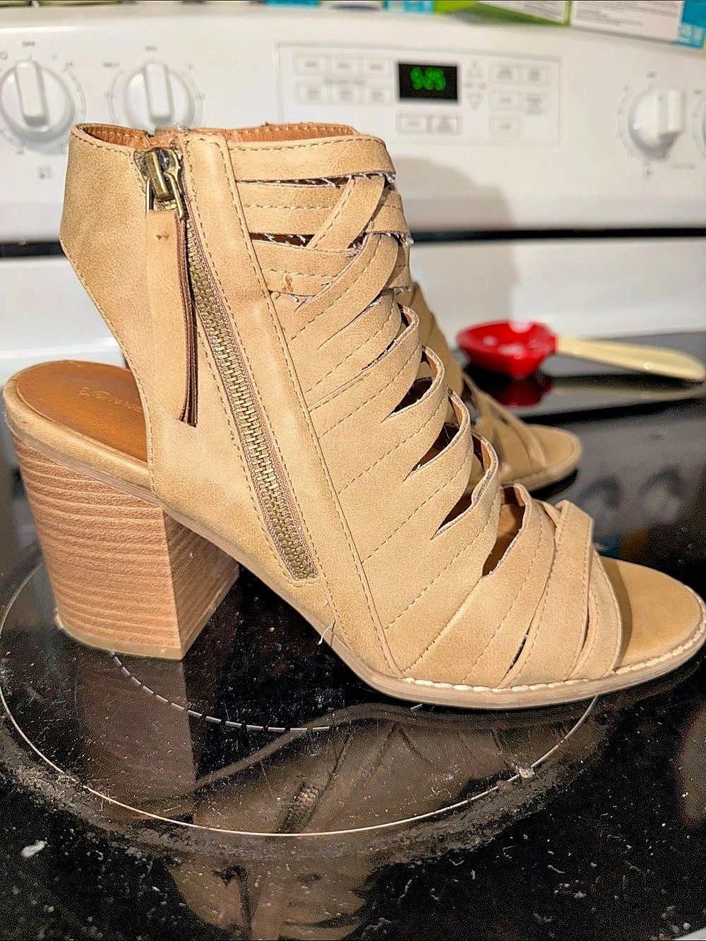Universal thread Cutout Block Heel Sandals in Brown